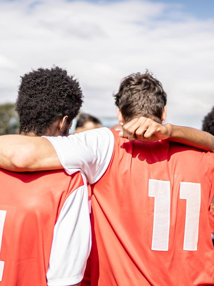 JJ Photo Team Players Huddling Gettyimages 1398380567 2Star